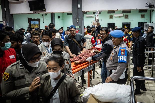 Posko kesehatan korban kapal penumpang Virgo Transport 8
