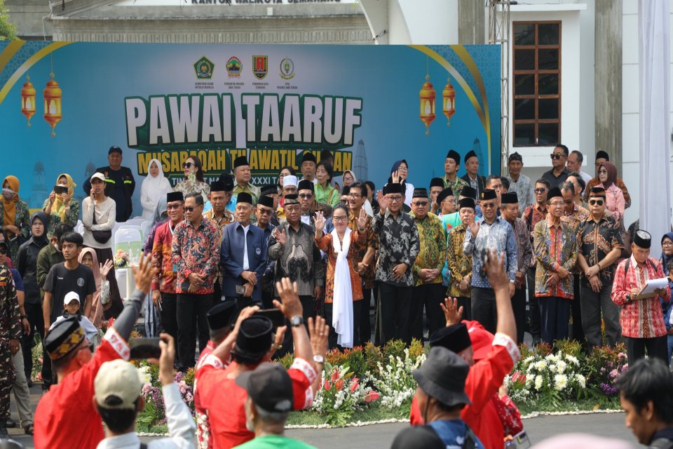 Ribuan kafilah dari 38 provinsi memenuhi ruas jalan Kota Semarang dalam Pawai Ta’aruf MTQ Nasional XXXI Tahun 2026, Sabtu (12/9).