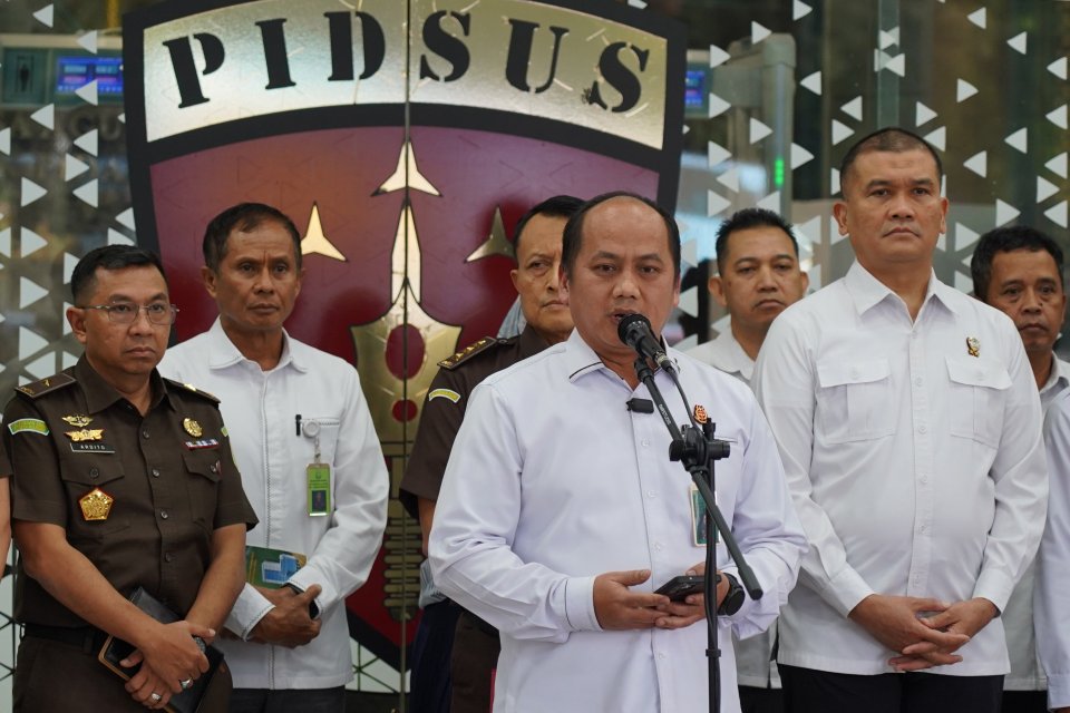 kejagung, inhutani v, mobil