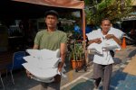 Pemerintah Salurkan Bantuan Pangan Beras untuk Warga Kategori Desil 1-4 (Foto: Katadata/Fauza Syahputra)