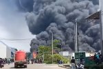 Kebakaran kawasan pergudangan di Kosambi, Kabupaten Tangerang