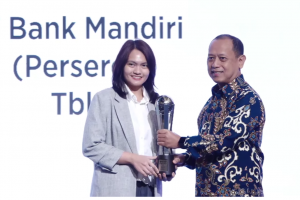 Bank Mandiri menerima Katadata ESG Insight Awards 2026 