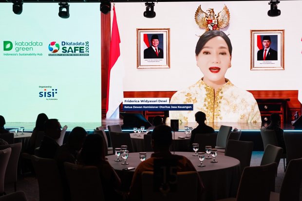 Ketua OJK Frederica Widyasari Dewi