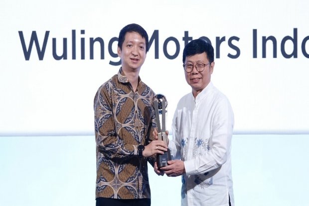 Komitmen Elektrifikasi Kendaraan, Wuling Raih Penghargaan KESGI 2026