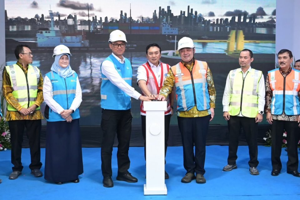 PLN dan Pelindo meresmikan dua unit Onshore Power Supply (OPS) dengan total kapasitas 1 MVA di Dermaga Serbaguna Nusantara (DSN), Pelabuhan Tanjung Priok, Jakarta Utara, pada Rabu (16/9/2026).