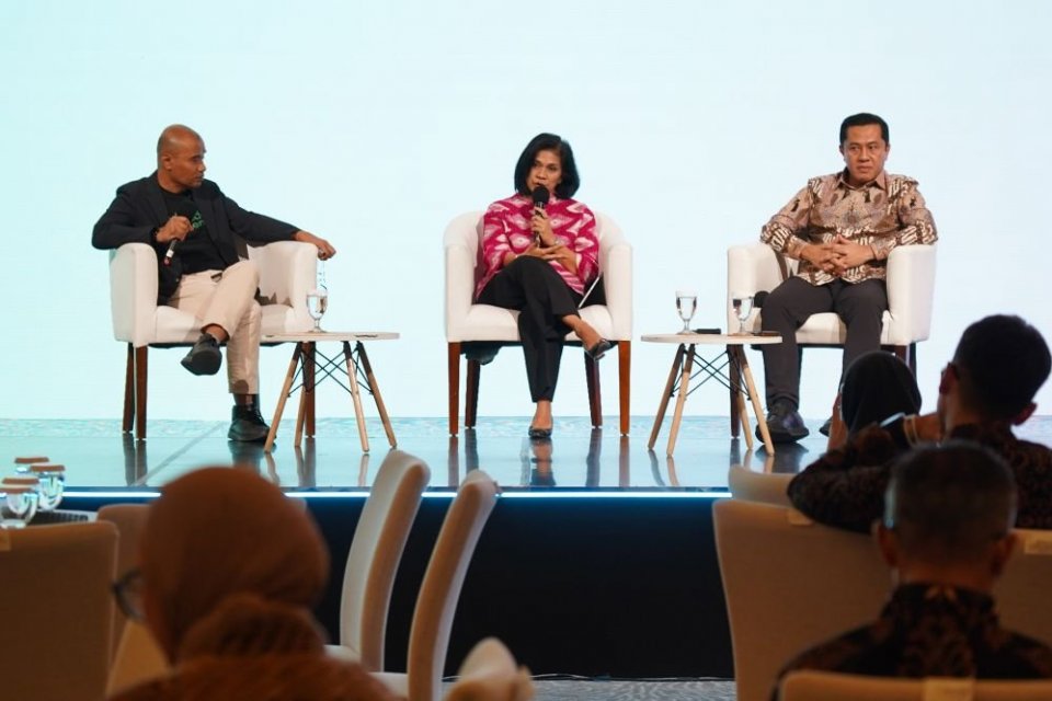 Head of Communication, Corporate Affairs & Sustainability Unilever Indonesia Nurdiana Darus (tengah) memaparkan strategi mengintegrasikan keberlanjutan ke seluruh proses bisnis dalam sesi "Growing with Purpose: Business Leadership for Sustainable Impact
