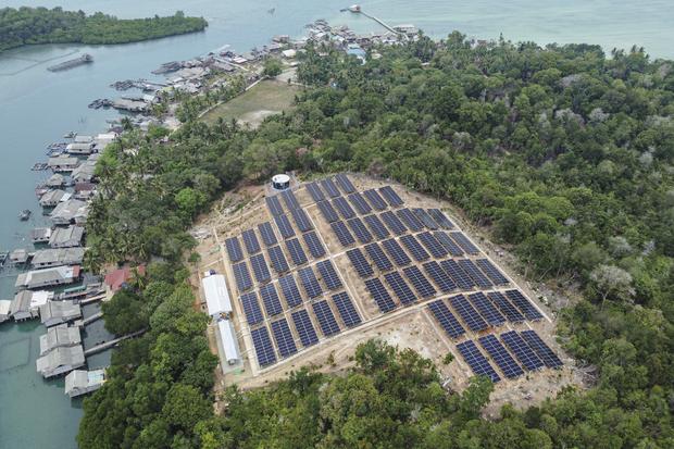 Warga & Nelayan Pulau Sembur Rasakan Manfaat Program PLTS 100 GWp