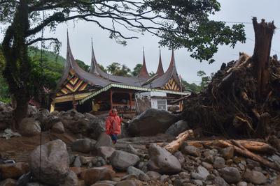 Banjir bandang di Solok