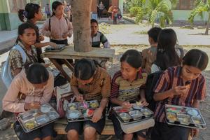 Distribusi MBG di sekolah darurat pascagempa