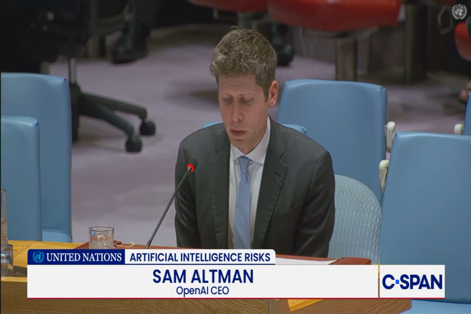 Sam Altman, CEO OpenAI, mendesak Dewan Keamanan PBB menetapkan standar global untuk mengantisipasi risiko AI. 