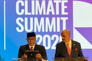 Menteri Lingkungan Hidup Jumhur Hidayat
