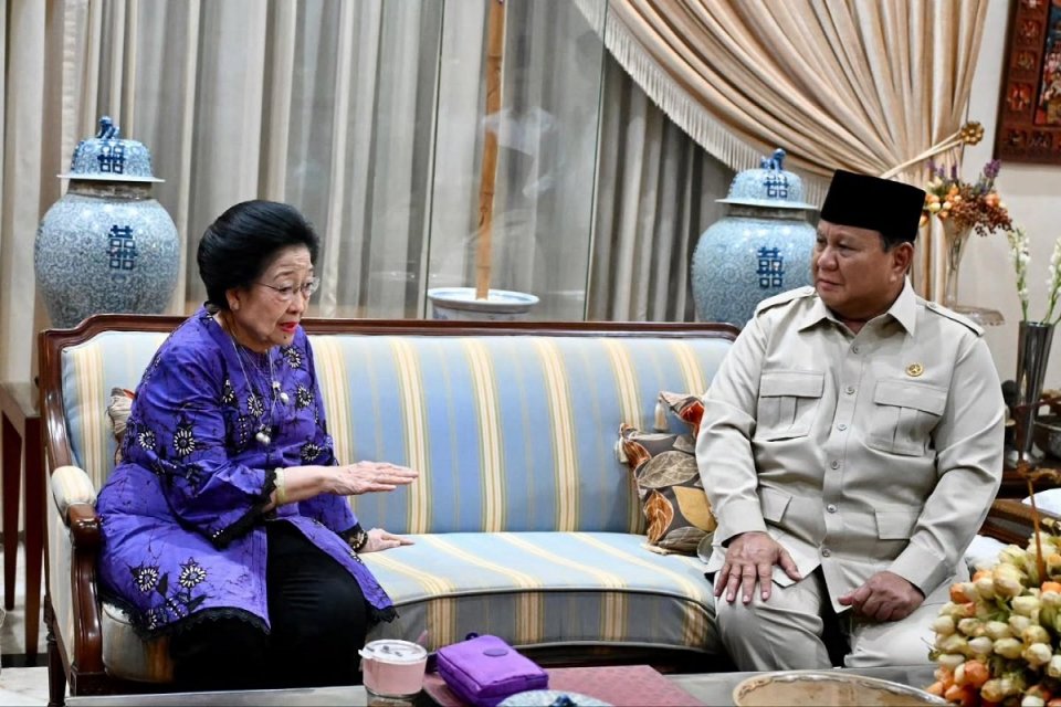 Presiden Prabowo Subianto mengunjungi Presiden ke-5 Megawati Soekarnoputri di kediaman Megawati, Jakarta, Senin (28/9).Foto: Instagram/Sekretariat.kabinet