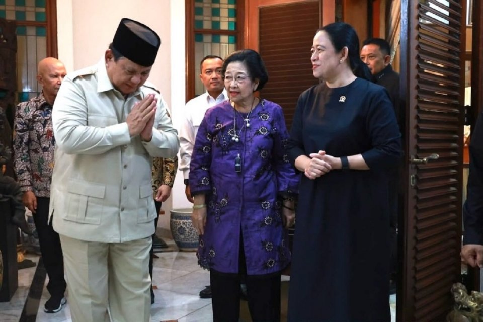 Presiden Prabowo Subianto saat mengunjungi rumah Presiden ke-5 Megawati Soekarnoputri di Jakarta, Senin (28/9). Foto: Instagram/presidenrepublikindonesia