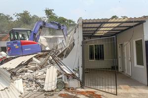 Pembongkaran bangunan di Lapas Kelas IIA Cibinong Bogor