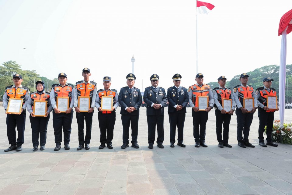 Pemerintah Provinsi (Pemprov) DKI Jakarta menggelar Upacara Peringatan Hari Perhubungan Nasional (Harhubnas) Tingkat Provinsi DKI Jakarta 2026 di Plaza Selatan Monumen Nasional (Monas), Jakarta Pusat, Selasa (22/9). 