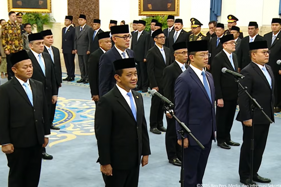 Presiden Prabowo Subianto mengumumkan perombakan kabinet pada Kamis (1/10). Foto: Youtube/Sekretariat Presiden