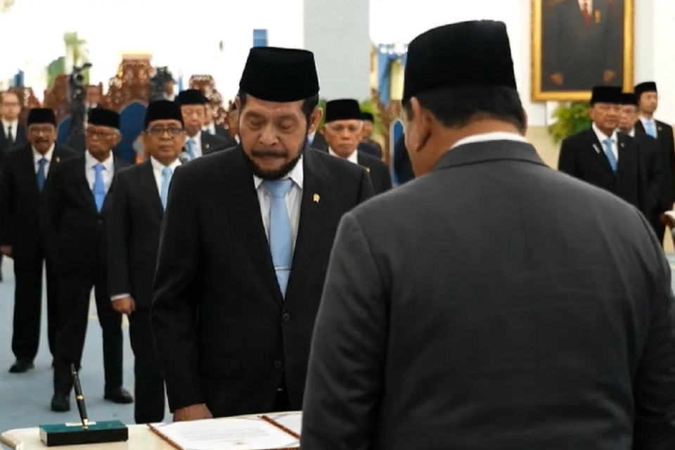 Anwar Usman saat dilantik oleh Presiden Prabowo Subianto sebagai Anggota Dewan Pertimbangan Presiden, Jumat (2/10). Foto: Youtube/Sekretariat Presiden