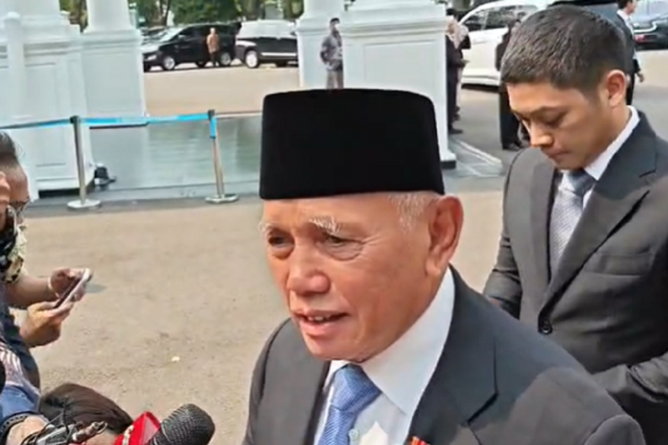 Mantan Menteri Koordinator Bidang Perekonomian Hatta Rajasa di Istana Kepresidenan, Jakarta, Jumat (2/10). Foto: M Fajar Riyandanu/Katadata