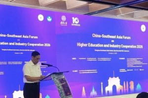 Ketua Dewan Ekonomi Nasional (DEN) Luhut Binsar Pandjaitan memberikan sambutan dalam China Southeast Asia Forum on Higher Education and Industry Coope