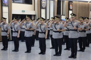Sejumlah pati dan pamen Polri mengikuti pelantikan jabatan baru yang dipimpin oleh Kapolri Jenderal Pol. Suyudi Ario Seto di Gedung Rupatama Mabes Pol