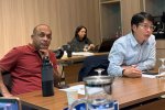 Dosen di Departemen Keuangan NUS Business School Prof. Johan Sulaeman (kanan) dan Profesor Pemegang Gelar Kehormatan Low Tuck Kwong di Bidang Keuangan