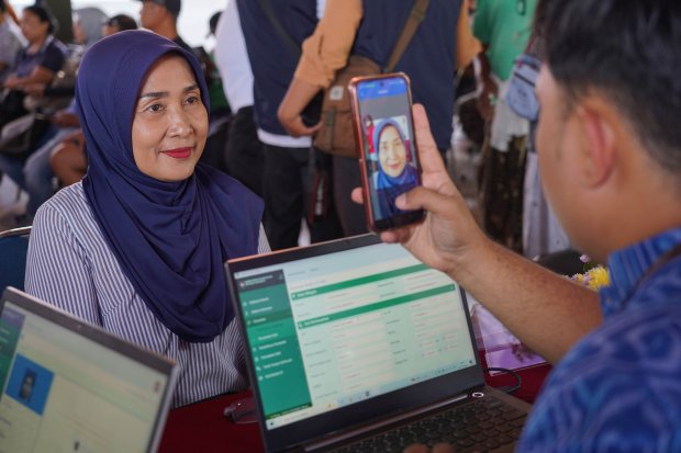 Antusiasme Warga Bali Daftarkan Data ke Perlinsos Digital Untuk Penyaluran Bansos (Foto: Katadata/Fauza Syahputra)