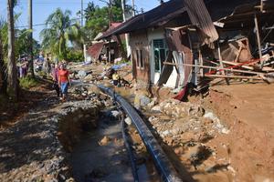 Dampak banjir bandang di Padang