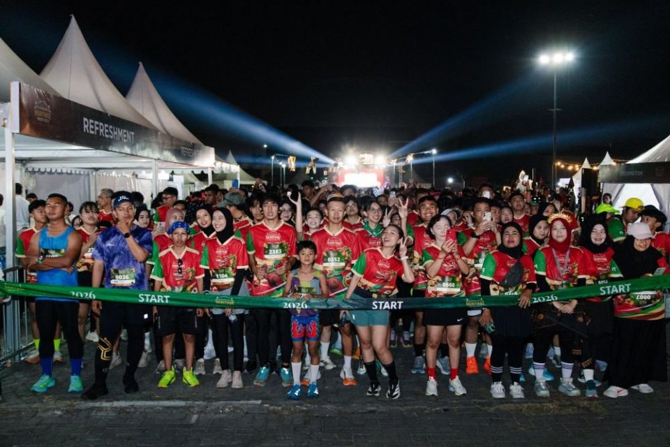 Ribuan peserta bersiap di garis start Semarang Heritage Night Run 2026 di kawasan Kota Lama Semarang, Sabtu (10/10/2026). Ajang ini memadukan olahraga dengan wisata sejarah dan budaya sekaligus mendorong aktivitas ekonomi UMKM lokal.