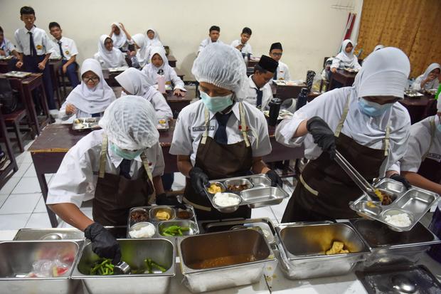 Uji coba pembagian MBG secara prasmanan di Jakarta
