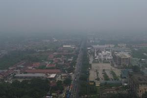 Kabut asap selimuti kota Padang