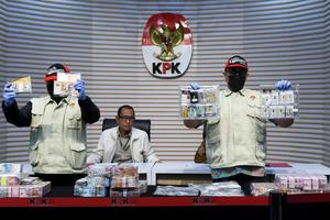 Barang bukti korupsi penggunaan DSP BNPB