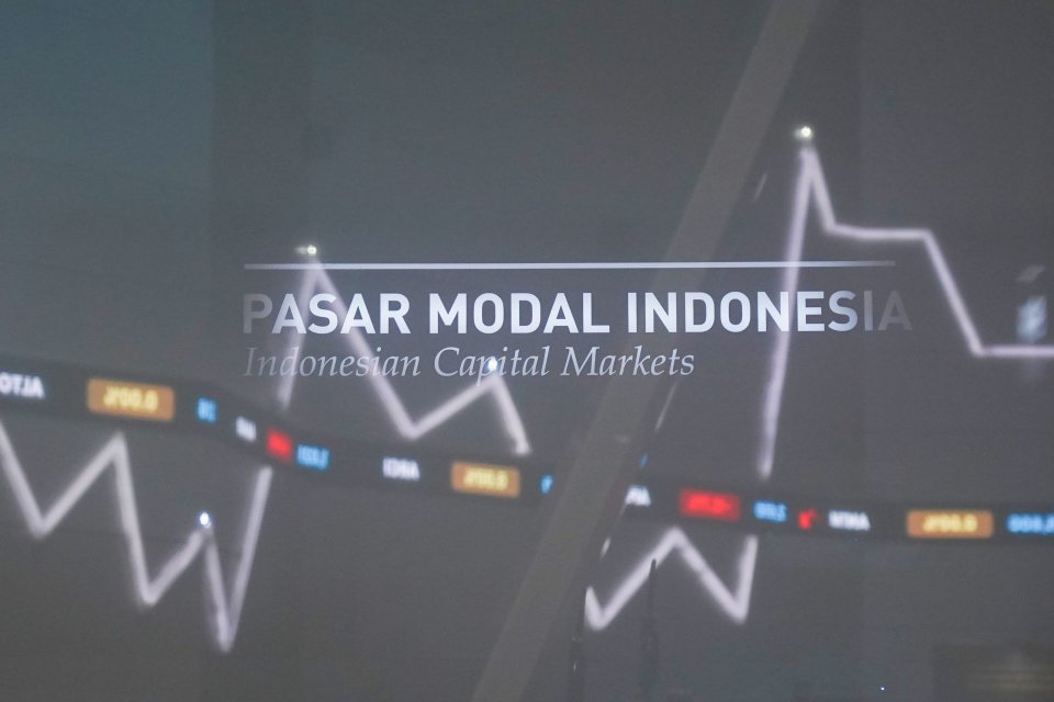 Layar digital yang menampilkan Indeks Harga Saham Gabungan (IHSG) di Bursa Efek Indonesia (BEI), Jakarta, Jumat (16/10/2026). BEI menghentikan sementara perdagangan (trading halt) setelah IHSG dibuka melemah 8,01% ke level 5.393 imbas Morgan Stanley Capit