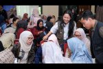 Perwakilan Jalin mendampingi peserta Gerakan Ibu Cek Dulu, edukasi keamanan transaksi digital bagi perempuan pelaku UMKM di Ciracas, Jakarta Timur, Ju