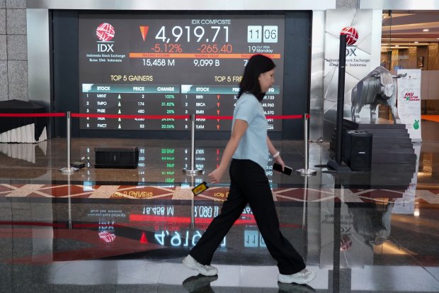 IHSG anjlok 5,05% ke level 4.923 (Foto: Katadata/Fauza Syahputra)