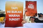Aksi peringatan dua tahun Prabowo-Gibran di Jakarta