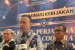  (kiri ke kanan) Bernardio Moningko Vega (Wakil Ketua Umum Bidang Hubungan Luar Negeri KADIN Indonesia), Hendarsam Marantoko (Direktur Jenderal Imigra