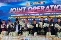 Kapolri Jenderal Suyudi Ario Seto saat konferensi pers temuan 1,1 ton narkoba ketamin di Pelabuhan Bandar Deli, Medan, Sumatra Utara, Jumat (23/10). 