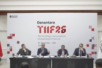 Chief Technology Officer Danantara Indonesia sekaligus Ketua DTIIF 2026 Sigit Puji Santosa (kedua dari kiri) menyampaikan keterangan di Jakarta.