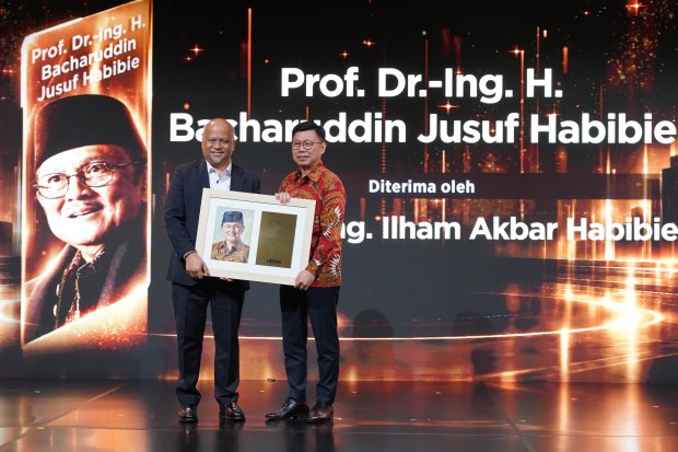 Katadata Lifetime Achievement Award