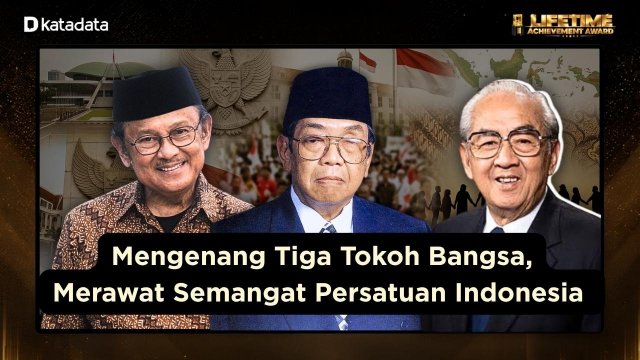 Penyerahan award 3 tokoh