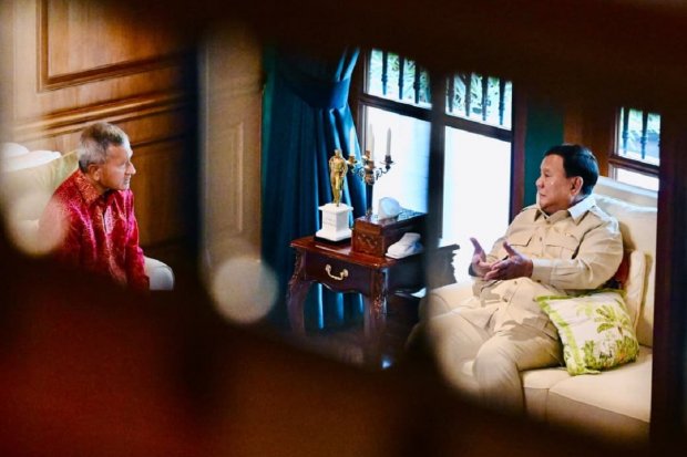 Presiden Prabowo Subianto bertemu Menteri Luar Negeri Singapura Vivian Balakrishnan di Hambalang, Jawa Barat, Rabu (28/10). 