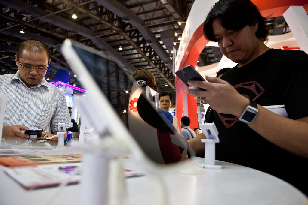 Penjualan Ponsel Samsung Lampaui Apple, Huawei Makin Terpuruk