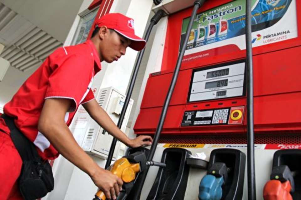 Harga Pasaran Bensin Rp 8000-an per Liter - Berita ...