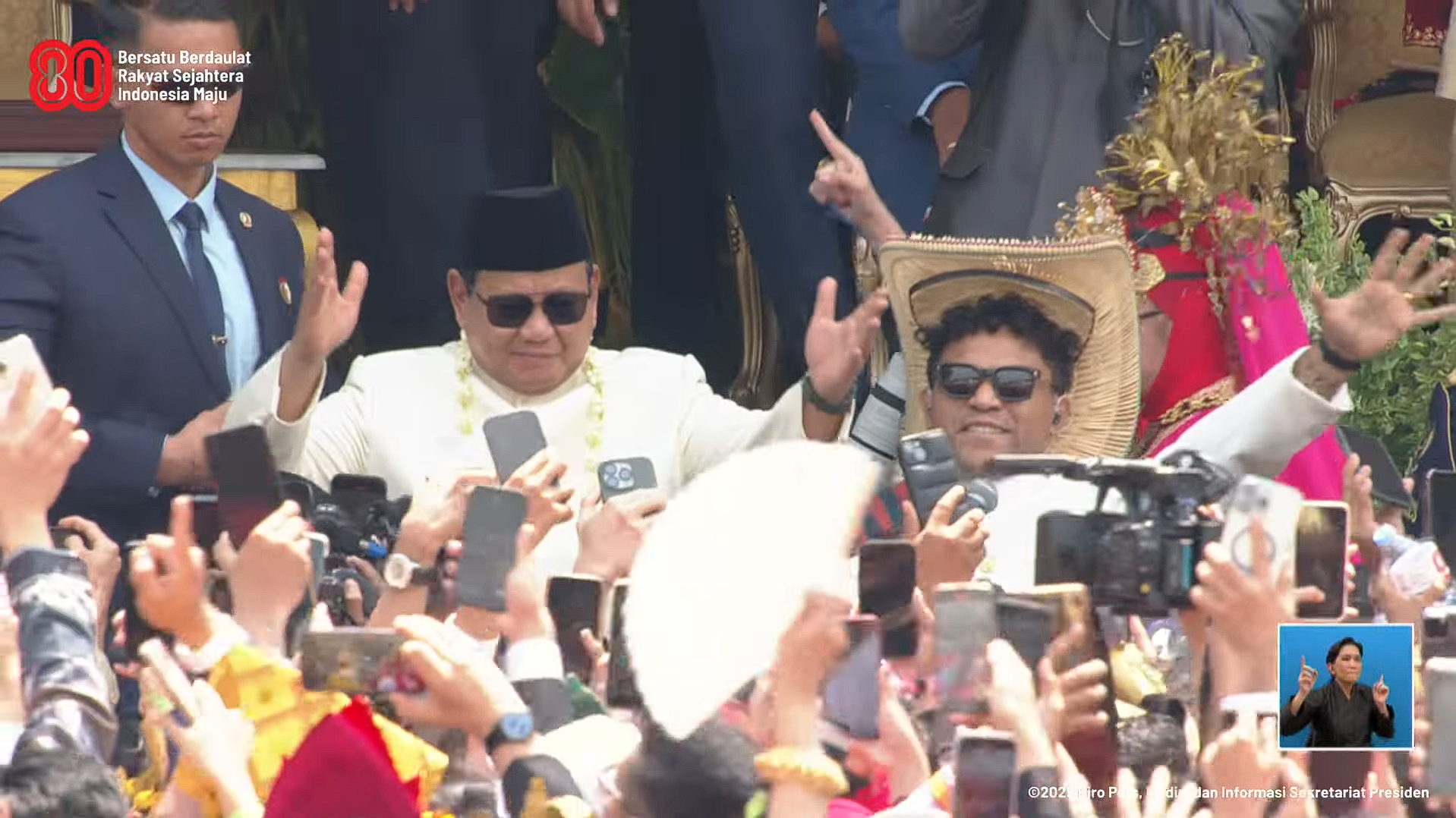 Prabowo berjoget saat lagu Tabola Bale