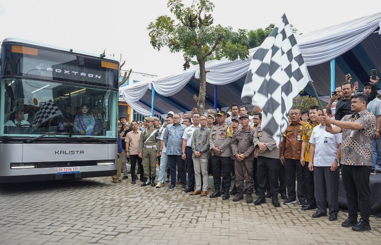 Wali kota medan meluncurkan bus listrik gratis